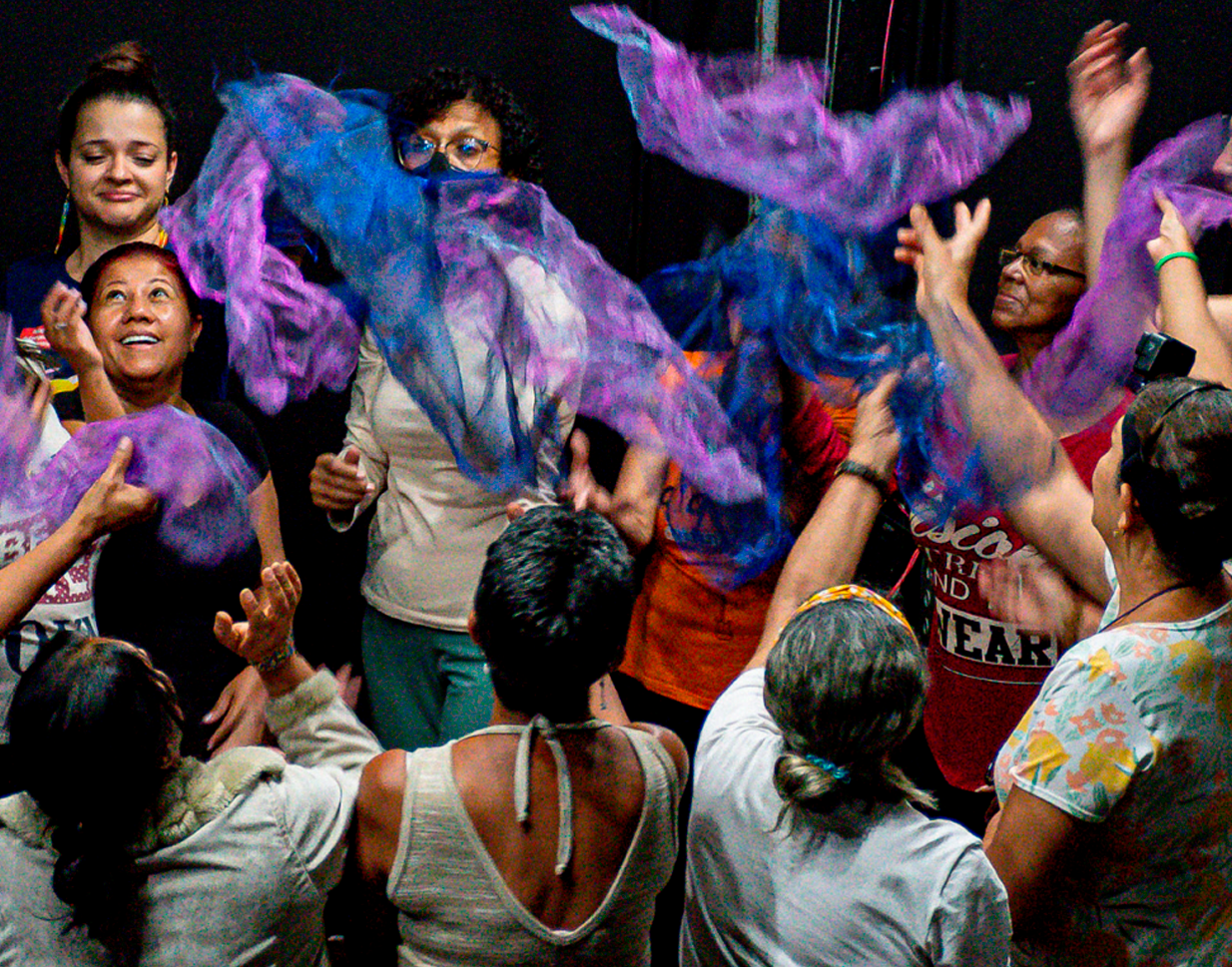 VOCES Y CUERPOS MIGRANTES: ENTRE-CRUZAR MUNDOS DESDE LAS DIFERENCIAS VOCES Y CUERPOS MIGRANTES: ENTRE-CRUZAR MUNDOS DESDE LAS DIFERENCIAS