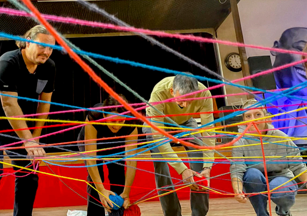 CONFIANDO EN EL OTRO Y EN EL GRUPO: UN ESPACIO SEGURO Y DE ACOGIDA CONFIANDO EN EL OTRO Y EN EL GRUPO: UN ESPACIO SEGURO Y DE ACOGIDA